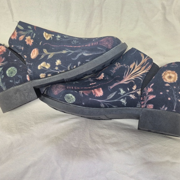 Rogue and Wolf (The New Dark) - Picture 9 of 9